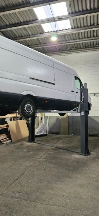 Elevador de 2 columnas 5000 Kg especial Furgonetas