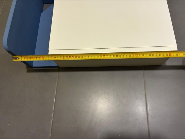 Mesillas de noche azules y blancas