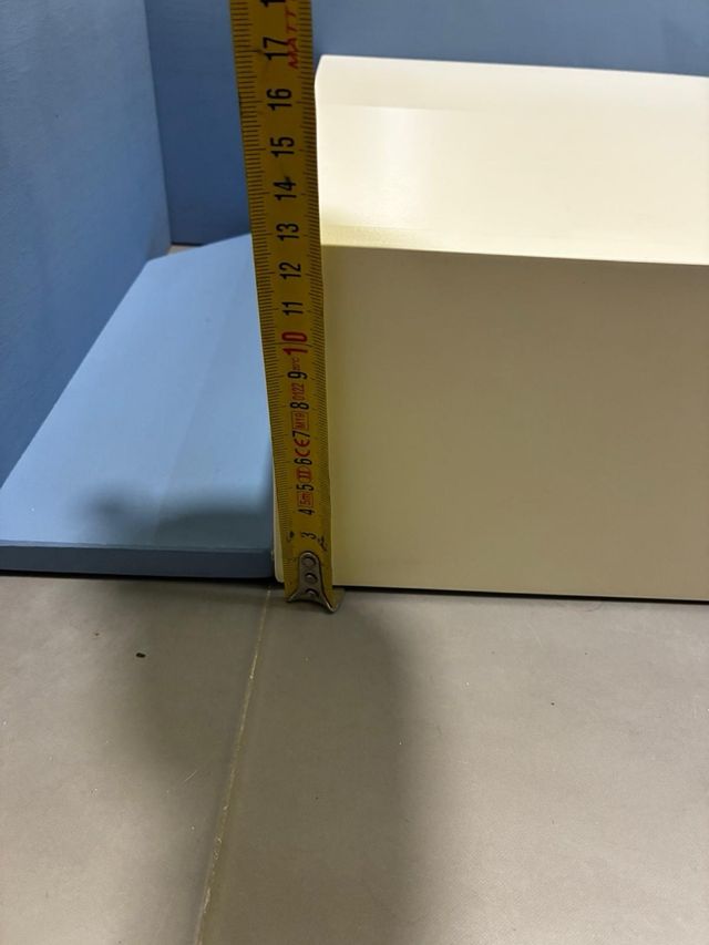 Mesillas de noche azules y blancas