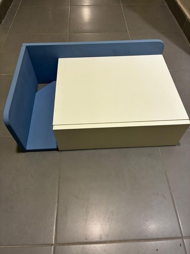 Mesillas de noche azules y blancas