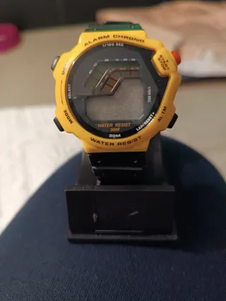 Reloj Amarillo y negro
