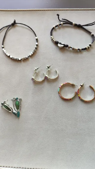 Lote bisutería pulseras y pendientes