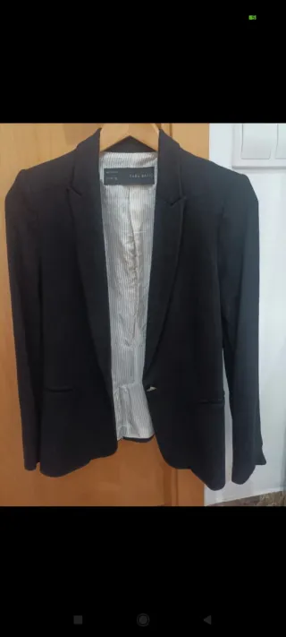 Blazers Zara y local negro y burdeos