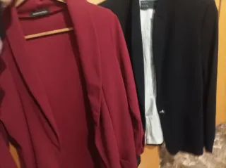 Blazers Zara y local negro y burdeos