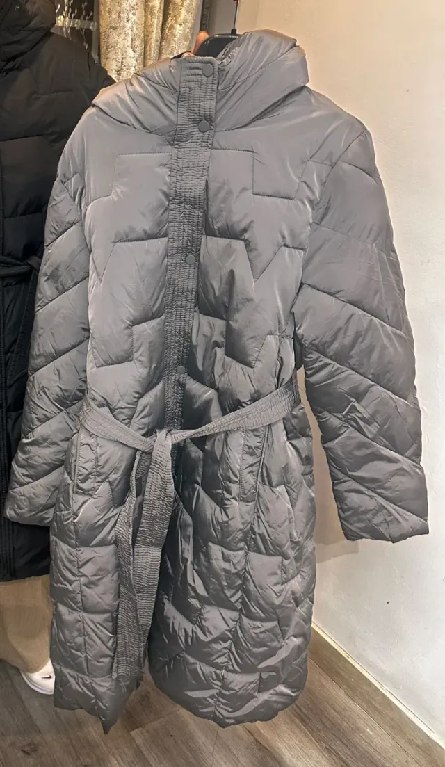 Abrigo largo acolchado gris mujer