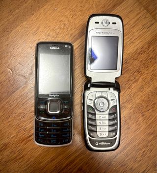 2 cellulari vintage Nokia Navigator Motolola V220