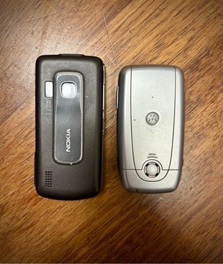 2 cellulari vintage Nokia Navigator Motolola V220