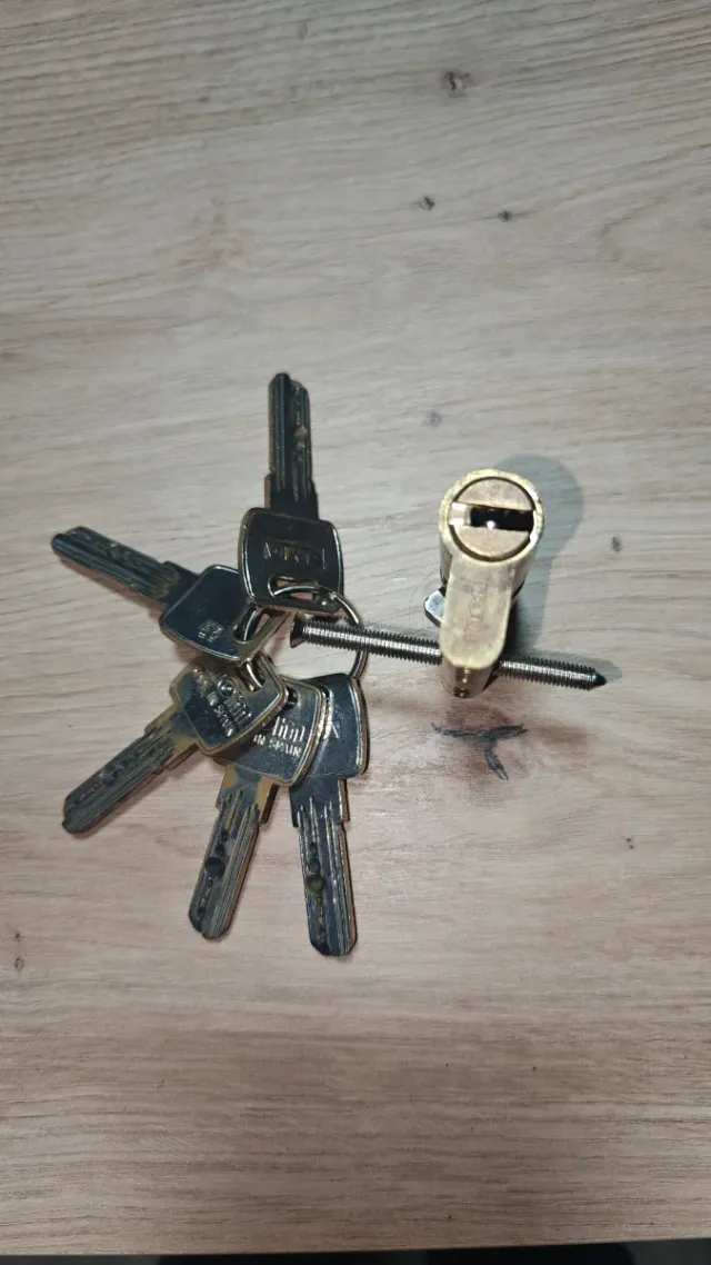 Cerradura seguridad Bombín con 5 llaves