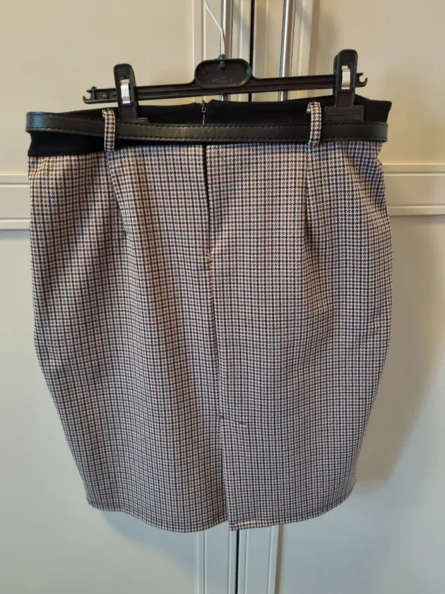 Falda de cuadros con cinturón