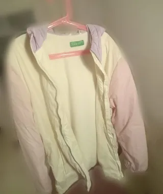 Chaqueta Benetton con capucha y bolsillos