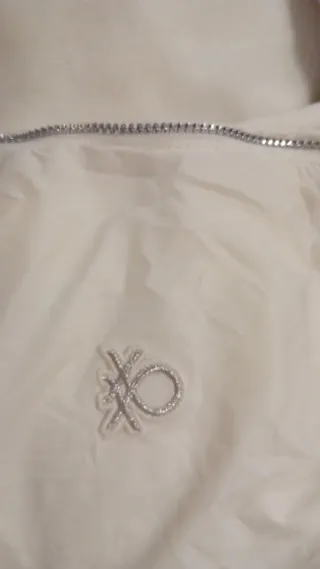 Chaqueta Benetton con capucha y bolsillos