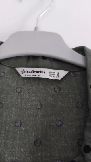 Vestido verde con lunares negros