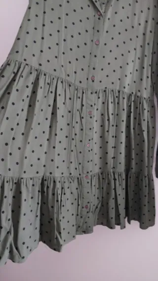 Vestido verde con lunares negros