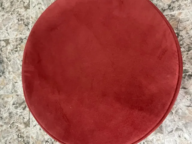 Puff redondo terciopelo rojo