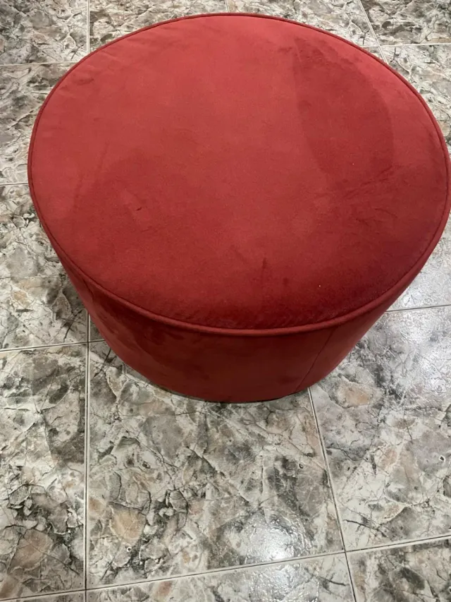 Puff redondo terciopelo rojo