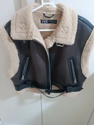 Chaleco Zara efecto piel forrado borreguito
