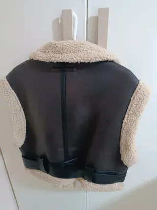 Chaleco Zara efecto piel forrado borreguito
