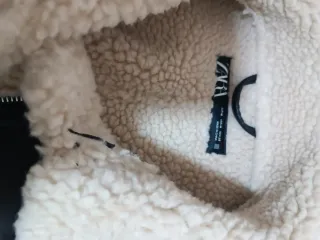 Chaleco Zara efecto piel forrado borreguito