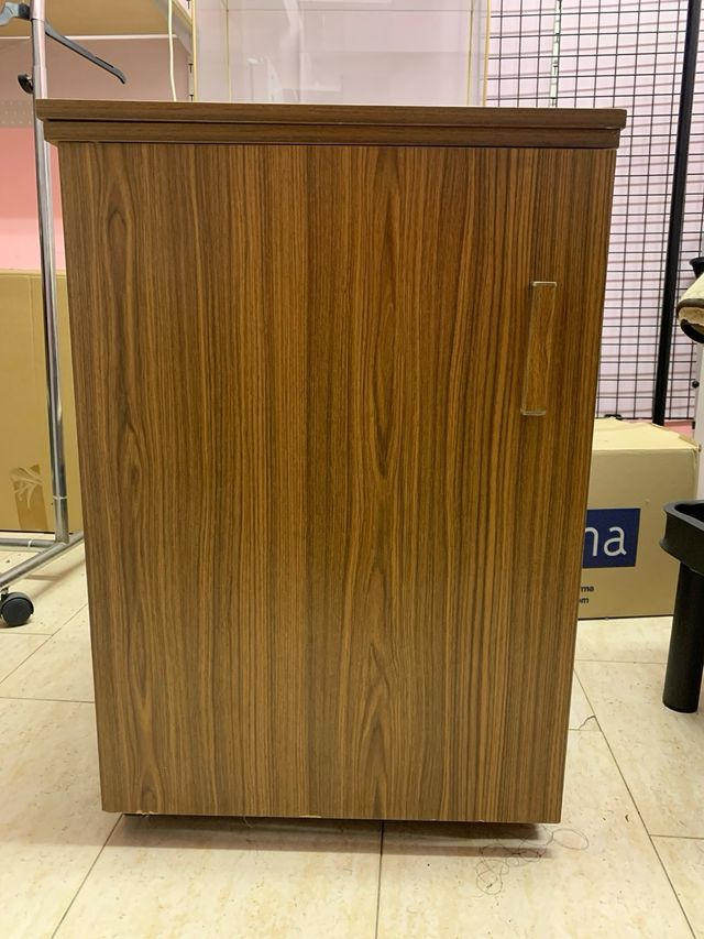 Máquina de coser Alfa Royale (en su mueble)