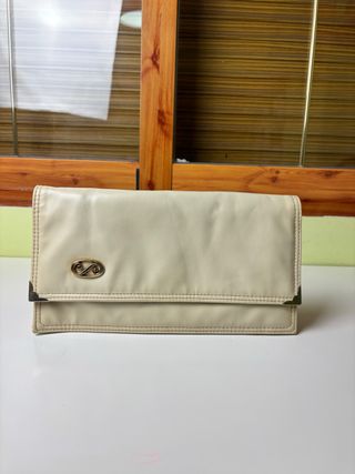 Cartera de mano crema vintage con forro estampado