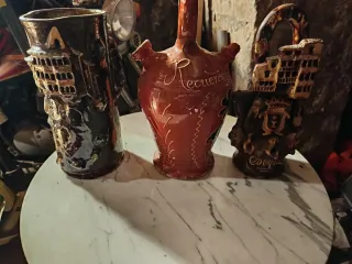 Antiguos botijos y jarra de Cuenca