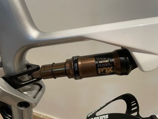 Megamo Track Full Fox Kashima