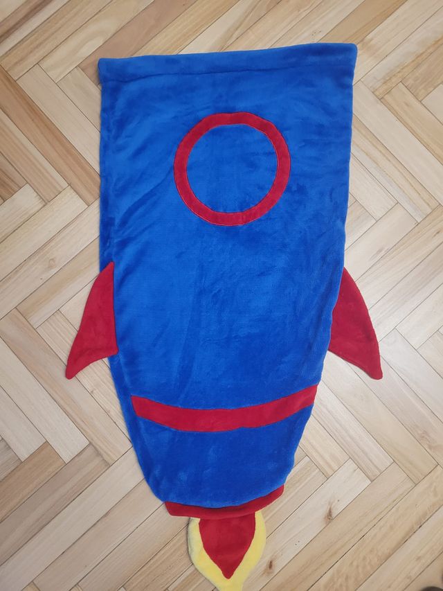 Manta infantil cohete azul y rojo