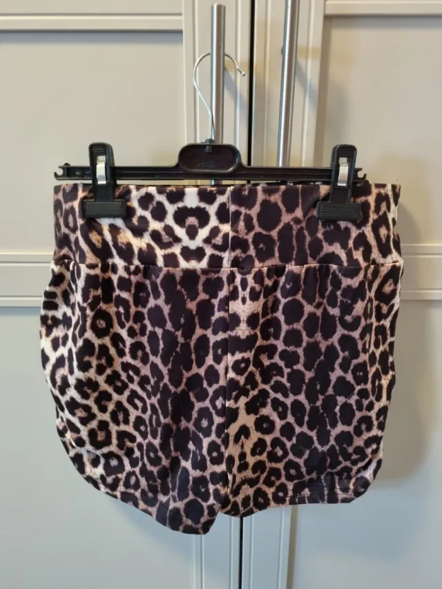Pantalones cortos con estampado de leopardo