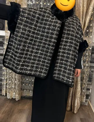 Capa de mujer con pelo