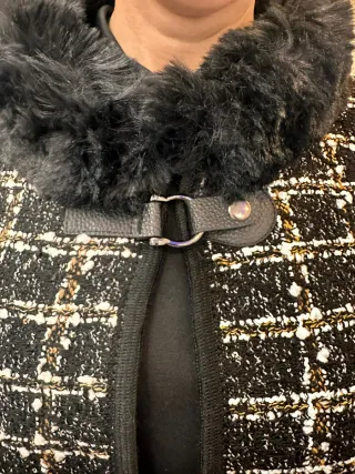 Capa de mujer con pelo