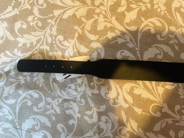 Cinturón cuero marrón hebilla dorada