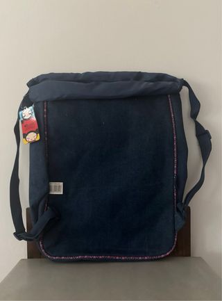 Mochila Pucca Azul con Flores Rosas