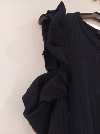 Jersey Bershka hombros descubiertos talla S