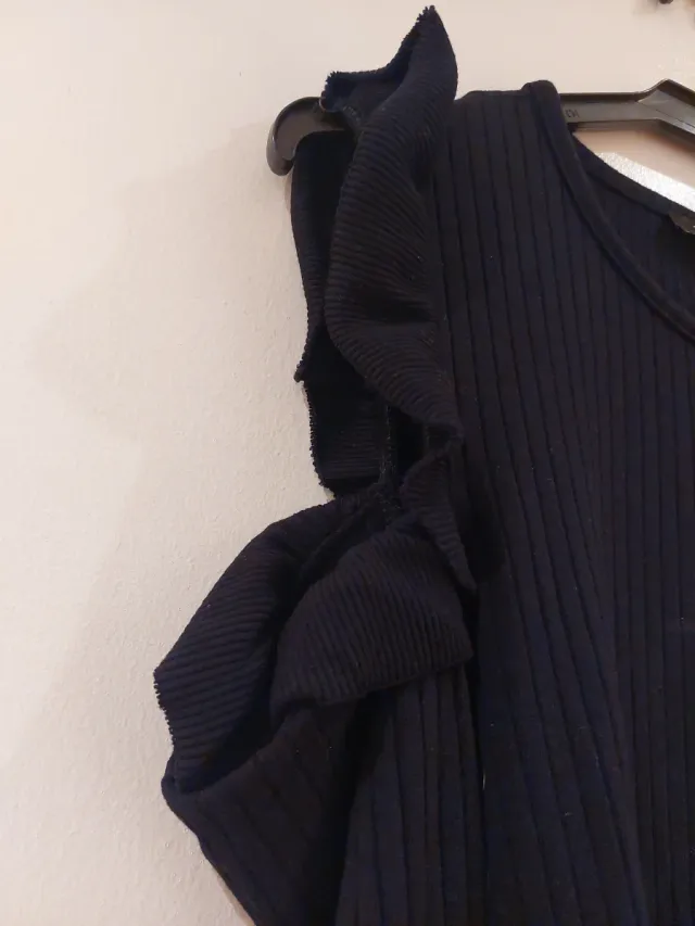 Jersey Bershka hombros descubiertos talla S