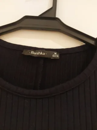 Jersey Bershka hombros descubiertos talla S