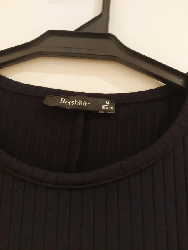 Jersey Bershka hombros descubiertos talla S