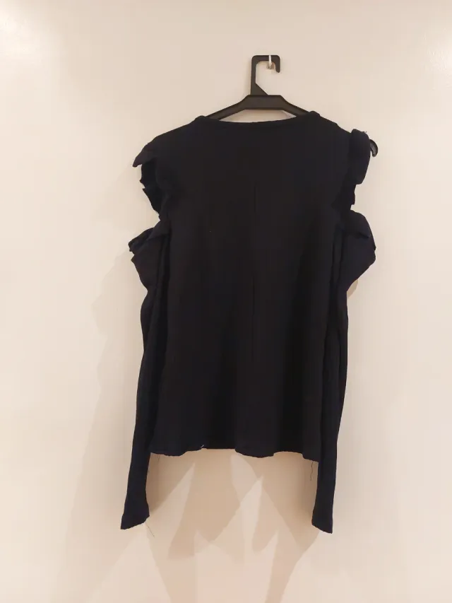 Jersey Bershka hombros descubiertos talla S