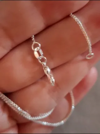 Collar de plata con flor de amatista.