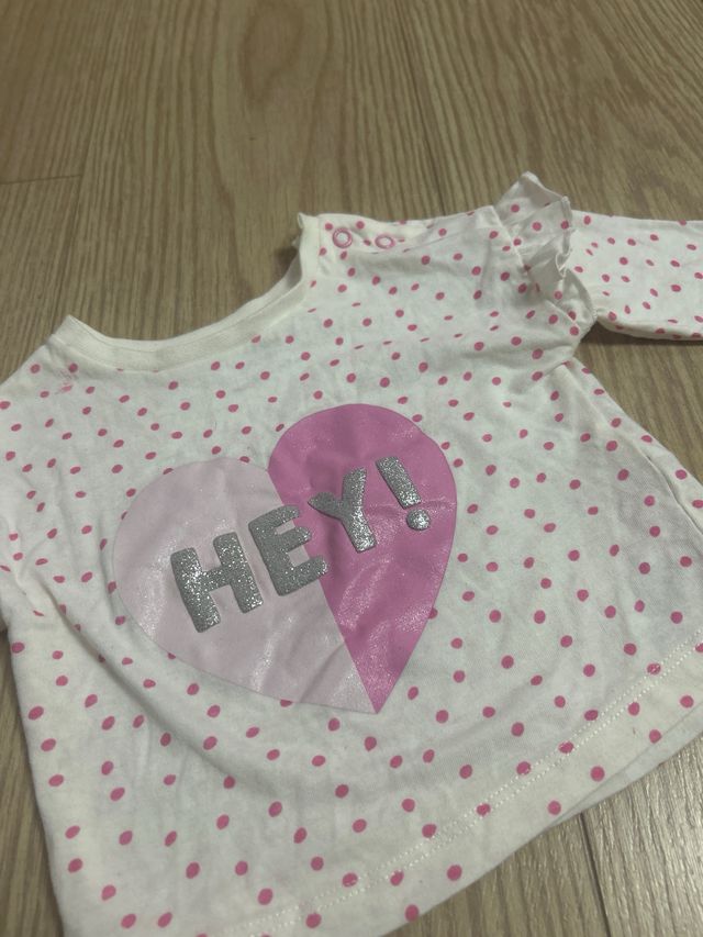 Camiseta bebé corazón Hey! Talla: 3/6 M 68cm