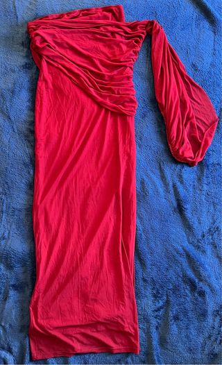Vestido rojo largo asimétrico