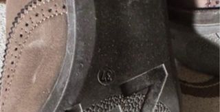 Zapatos de vestir beige y marrón