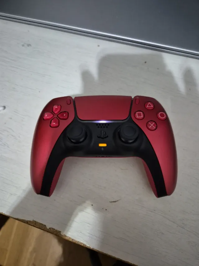 Mando PS5 Cosmic Red