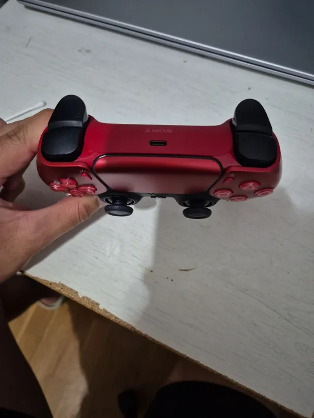 Mando PS5 Cosmic Red
