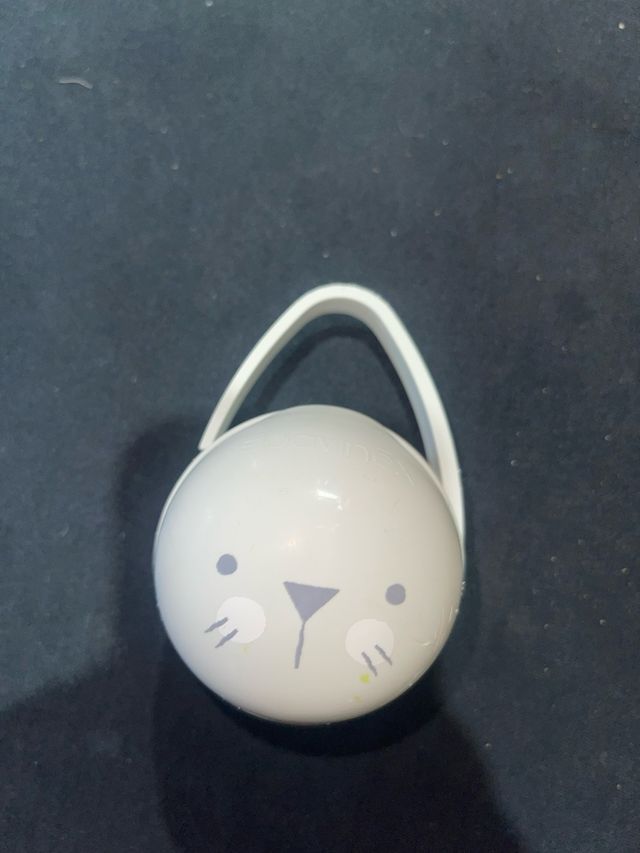 Chupetero con diseño de conejo