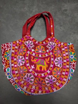 Bolso artesanal bordado elefante