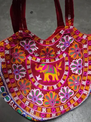 Bolso artesanal bordado elefante