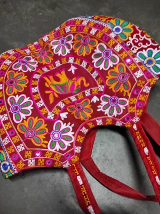 Bolso artesanal bordado elefante