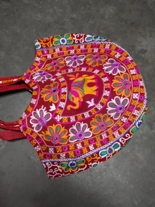 Bolso artesanal bordado elefante