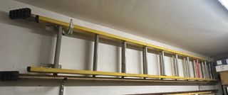 Escalera extensible amarilla