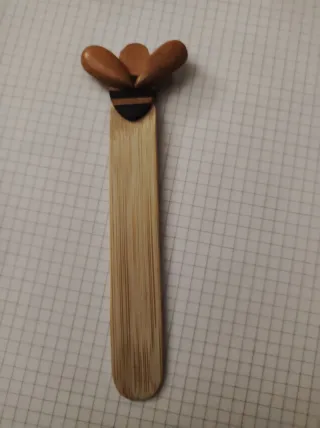 Segnalibro in legno con ape